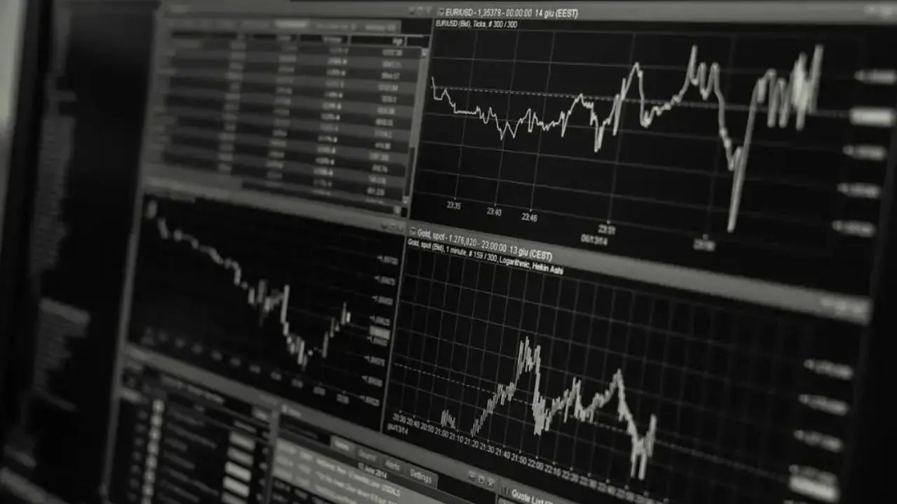 Sensex declines 0.30 per cent; Nifty down 0.27 per cent; IT stocks record losses